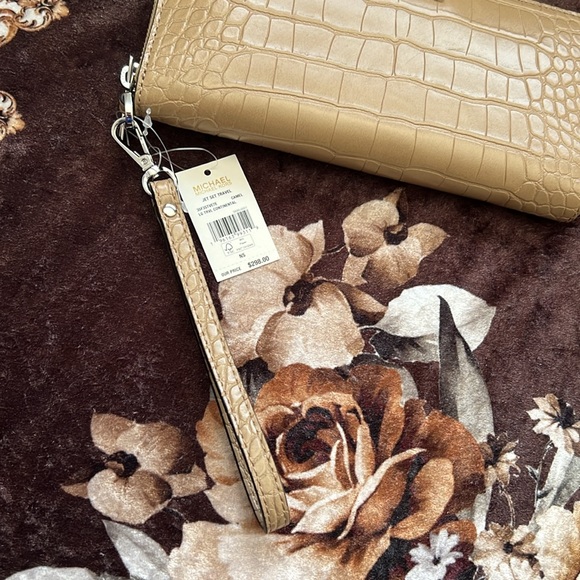 MICHAEL KORS Leather Camel Crocodile Embossed Continental Wristlet Wallet NWT - Picture 6 of 15